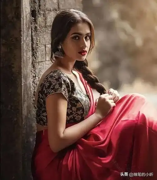 印度姑娘远嫁中国,每天伺候一家起居,婆婆直言你咋这么能装呢