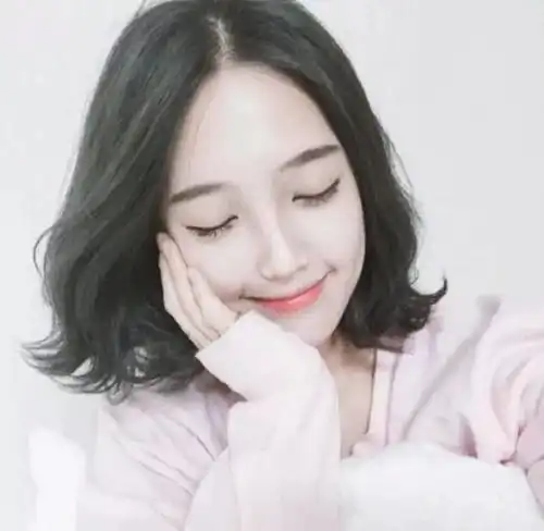 天热了换个什么发型呢显脸小的