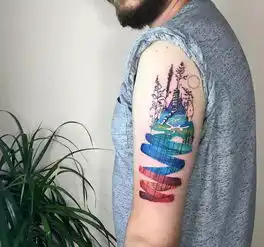 纹身给自己的身体加点颜色看看