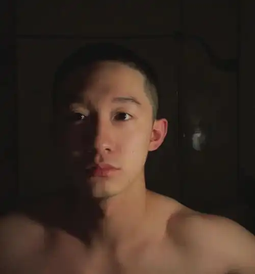 又纯又欲男孩私房照大公开反差萌男神让你欲罢不能