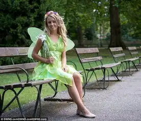 英国女子痴迷童话世界花上千英镑扮公主不能自拔