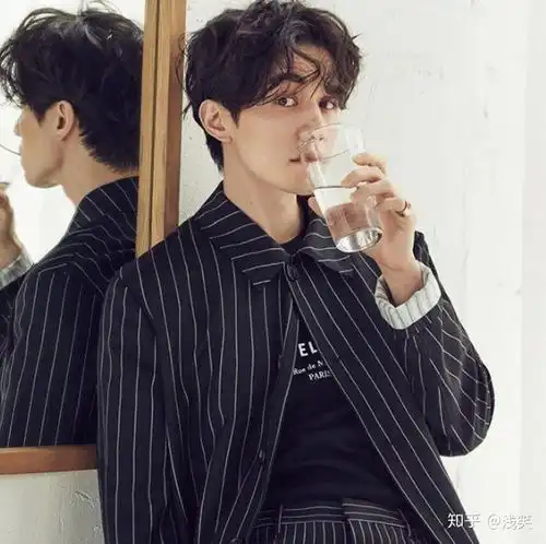 有没有适合做头像和壁纸的李栋旭的图