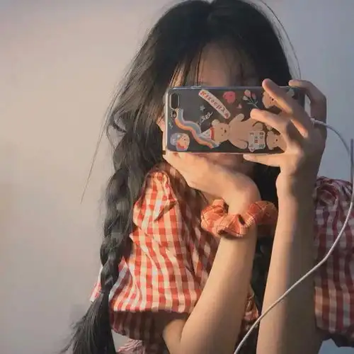 女生头像没有不请自来的幸运,只有有备而来的惊喜