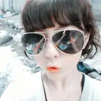 戴墨镜qq女生头像