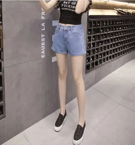 几款宽松显瘦短裤,释放您的双腿,穿起来就是腿老长的小美眉