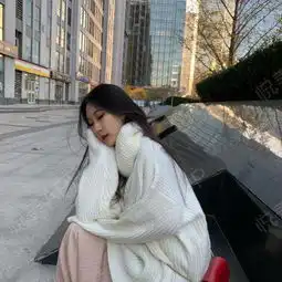 美女做头像的图片下颌