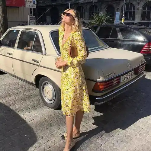 丢掉高跟鞋,平底鞋裙子才是2020最时髦穿搭