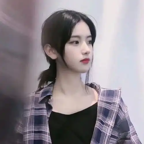 真人女生头像对讨厌的事不能说讨厌,对喜欢的事也总是偷偷摸摸