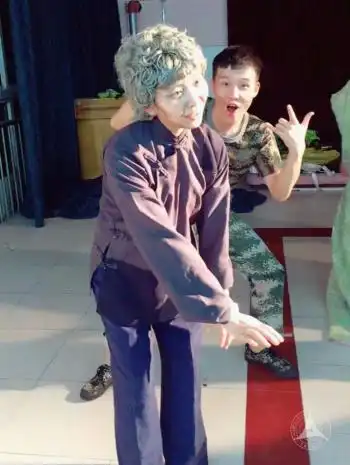 15岁最小艺考生黄海燕人小艺胆大独身上考场