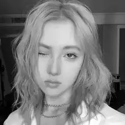 黑白女生头像有点丧,有点唯美