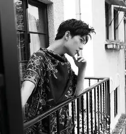 杨洋自在温柔侧颜收割少女心