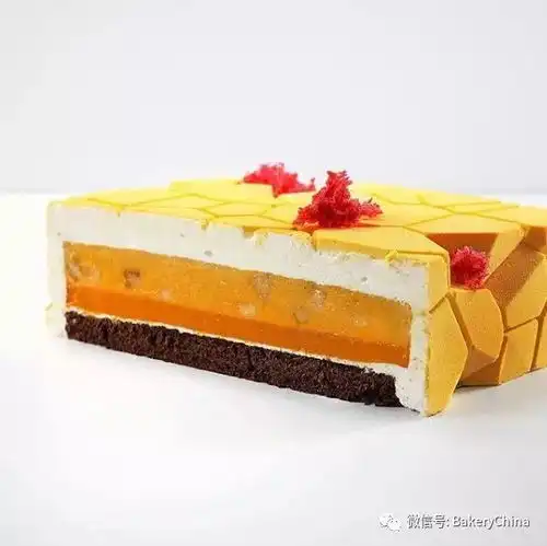 不好好当学霸,非要把建筑知识用到做蛋糕上不扶墙就服她