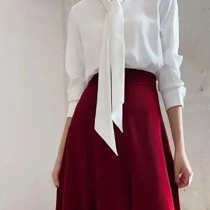 中年女人红色半身裙如何搭配才能穿出气质感