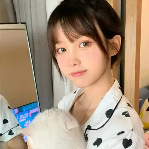 女生头像如果我爱你太廉价,不妨试着说我陪你