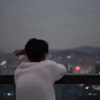 qq头像男黑白背影