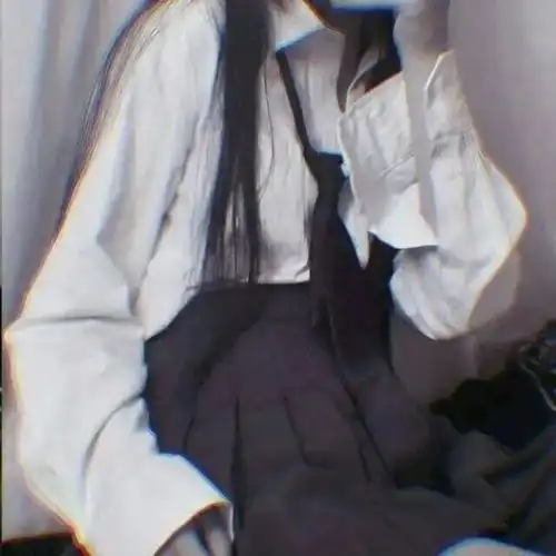 jk女生头像你是踩碎星光落入我梦境的一袋幻想