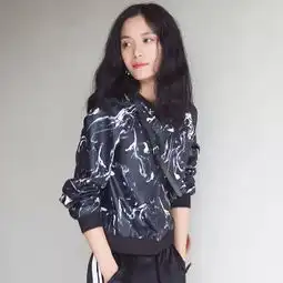 时尚个性的卫衣,是每个追求潮流的女孩必备品