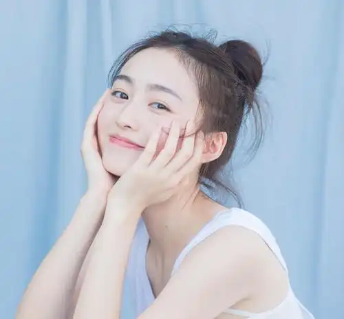 不像网图的女生真人头像