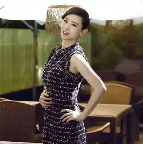 50岁嫩得像30岁,在亚视有演技却不火,今有着人人羡慕的生活