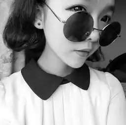 和这个匹配的男生头像