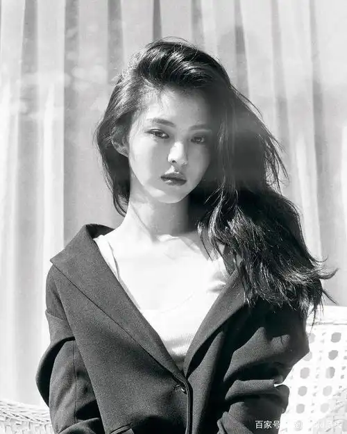 满脸胶原蛋白,少女感十足的韩版辛芷蕾