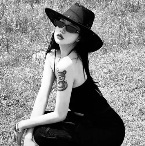 真人女头黑白世界冷淡无情