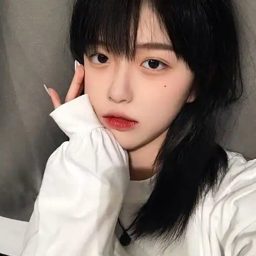 qq头像女短头发ins