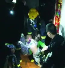 贵阳一居民楼突发大火母亲被呛晕前紧紧护住幼子