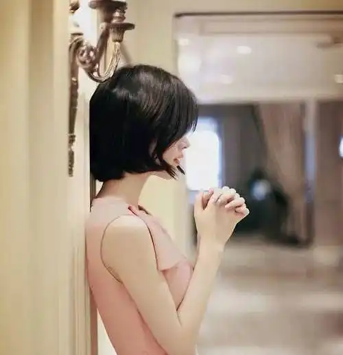 短发清纯头像女生剪发