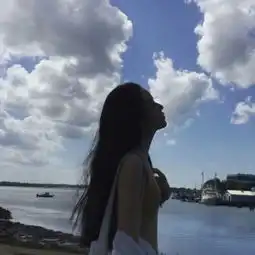 夕阳下的背影女生头像面