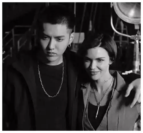 为什么周杰伦ins不理黄子韬,却跟吴亦凡鹿晗玩的这么好