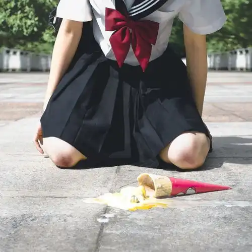 jk少女地板真的很烫