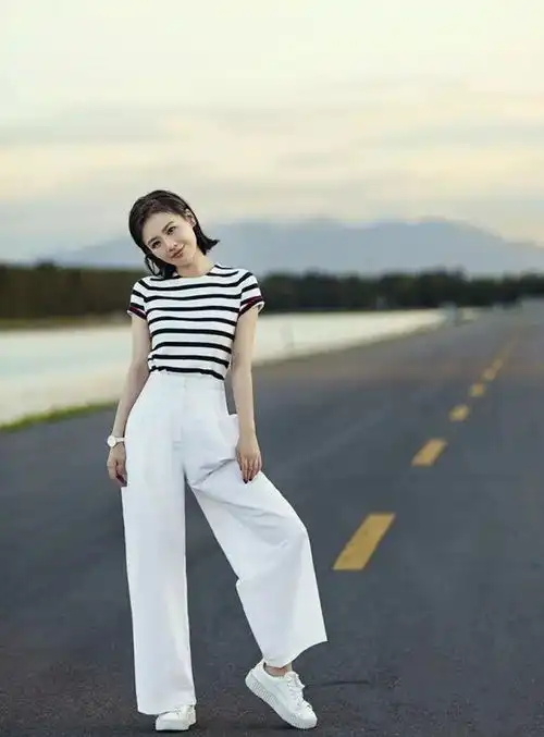 女人不管是穿裤子还是裙子,牢记这个上紧下阔穿法,显高显瘦