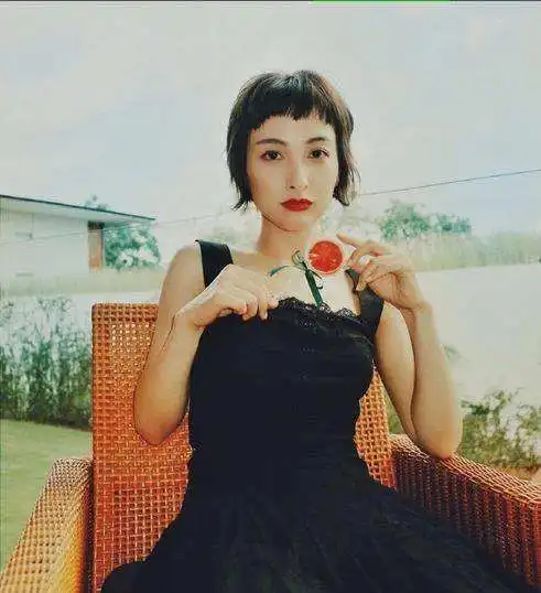 可爱的短发女孩头像真人