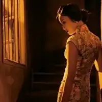 女性信佛的微信头像旗袍