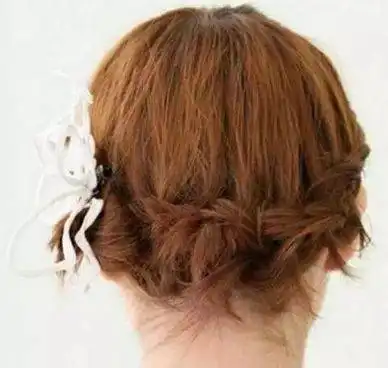 秋天出门不化妆,学会这几款时尚编发,也能很漂亮