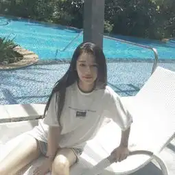 长发美女海边风景头像唯美风不同世界不同立场