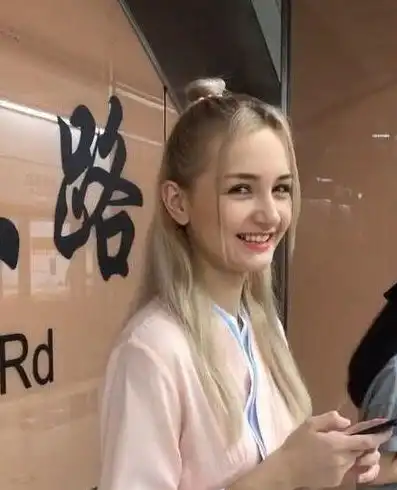 害羞女生的头像试穿