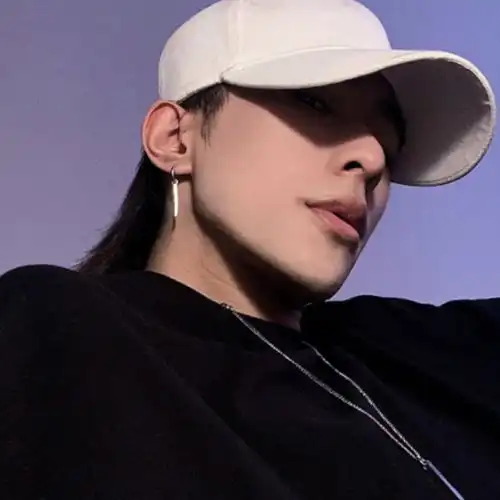 头像女霸气戴帽子口罩解