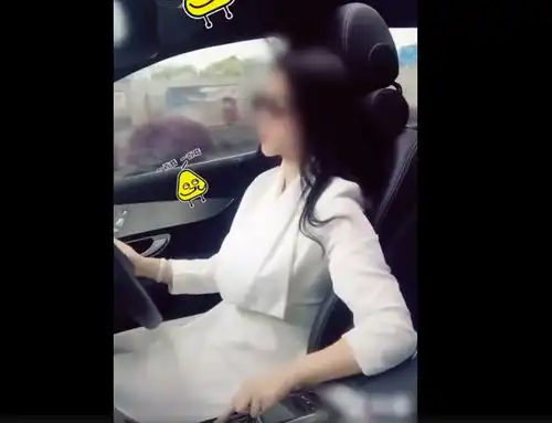 美女司机开奔驰录抖音被人举报,被扣2分罚款50元