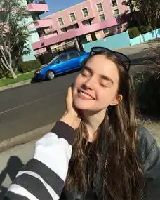 她叫什么名字求