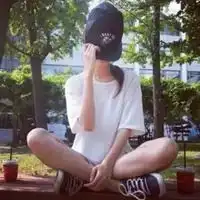 女生头像盘腿坐着盘腿坐着霸气的女生头像