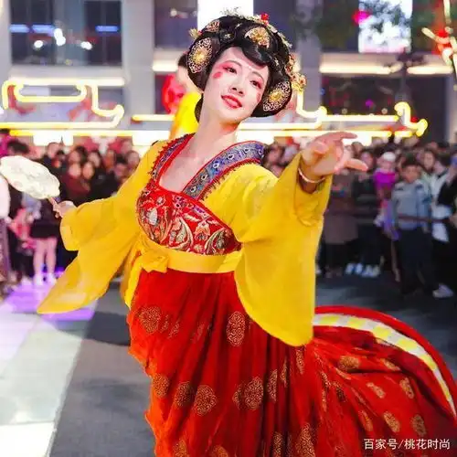 大唐不夜城的不倒翁小姐姐结婚啦她的国风妆,究竟有多好看