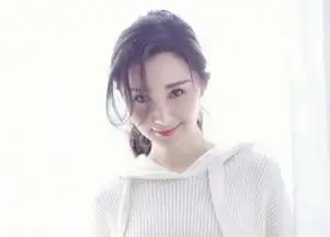 舒畅出席某活动,礼服传出高级感,网友这还是我认识的傻妞吗