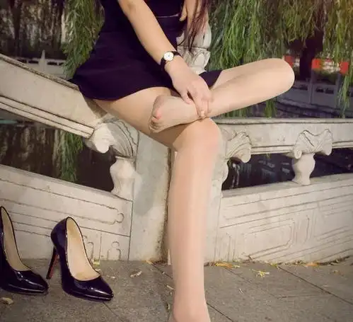 搭配一双适合自己身材的高跟鞋,每一步都优雅迷人
