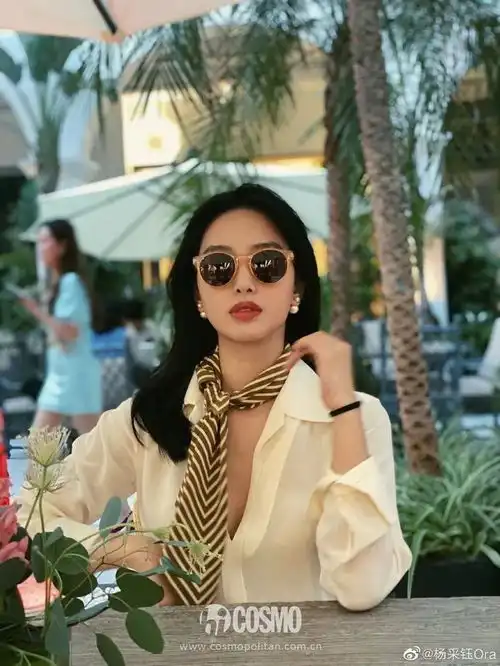 下周穿什么看宋佳穿白衬衫,我直呼内行