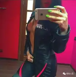 火辣身材美女因机车走红网络,现在也因机车而离开......