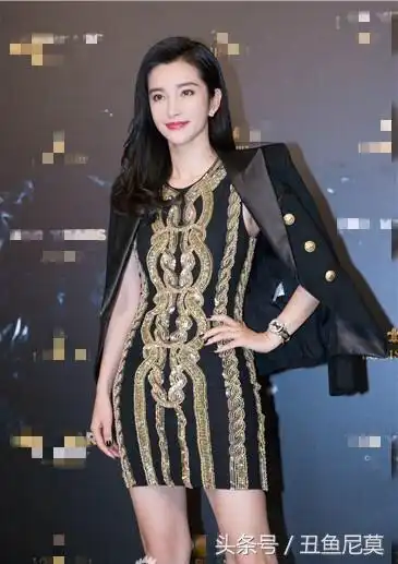 44岁李冰冰和41岁赵薇出席活动罕见同框,黑白女神双姝争艳