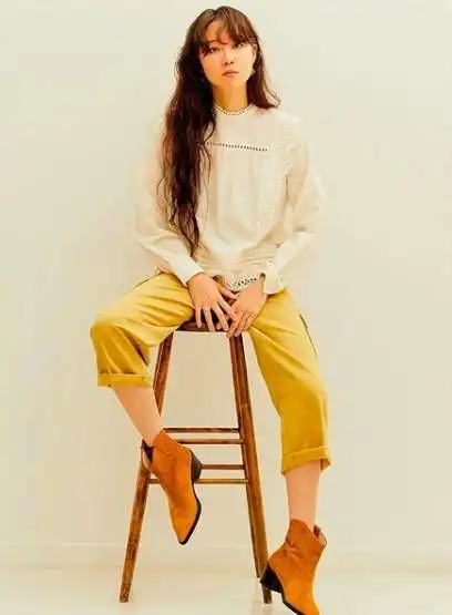 孔孝真穿碎花洋装拍广告,到底是真女神还是像村姑