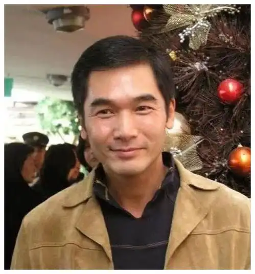 他曾是少女梦中男神,却和最丑港姐奉子成婚,今女儿相貌让人担心